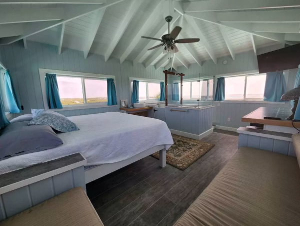 Luxurious Island Retreat with Breathtaking Views in Hope Town